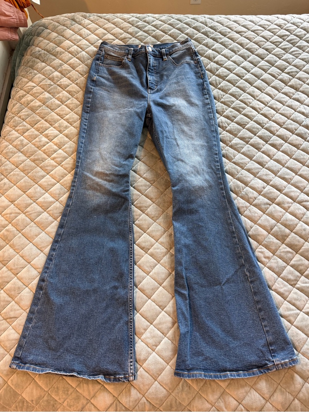 We The Free by Free People CRVY Just Float On Flare Jeans - size 30